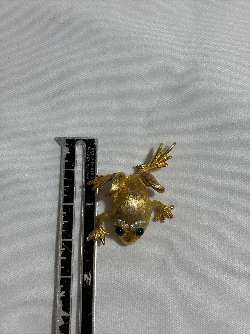 Vintage Gold Tone Rhinestone Green Eyes Frog Pin Brooch - Picture 4 of 5
